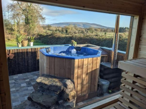 Secluded Private Cottage Hot-tub, Sauna & Fire-pit